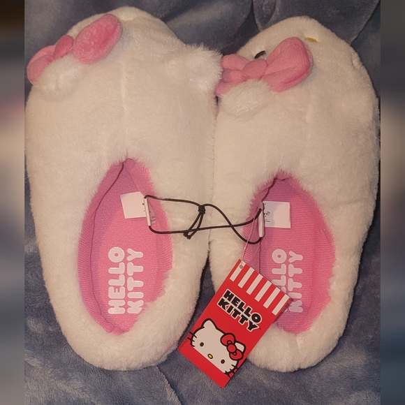 Hello Kitty Slippers - Picture 4 of 4